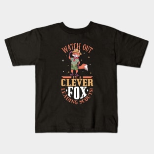 Clever fox leading scouts - Cub master Kids T-Shirt